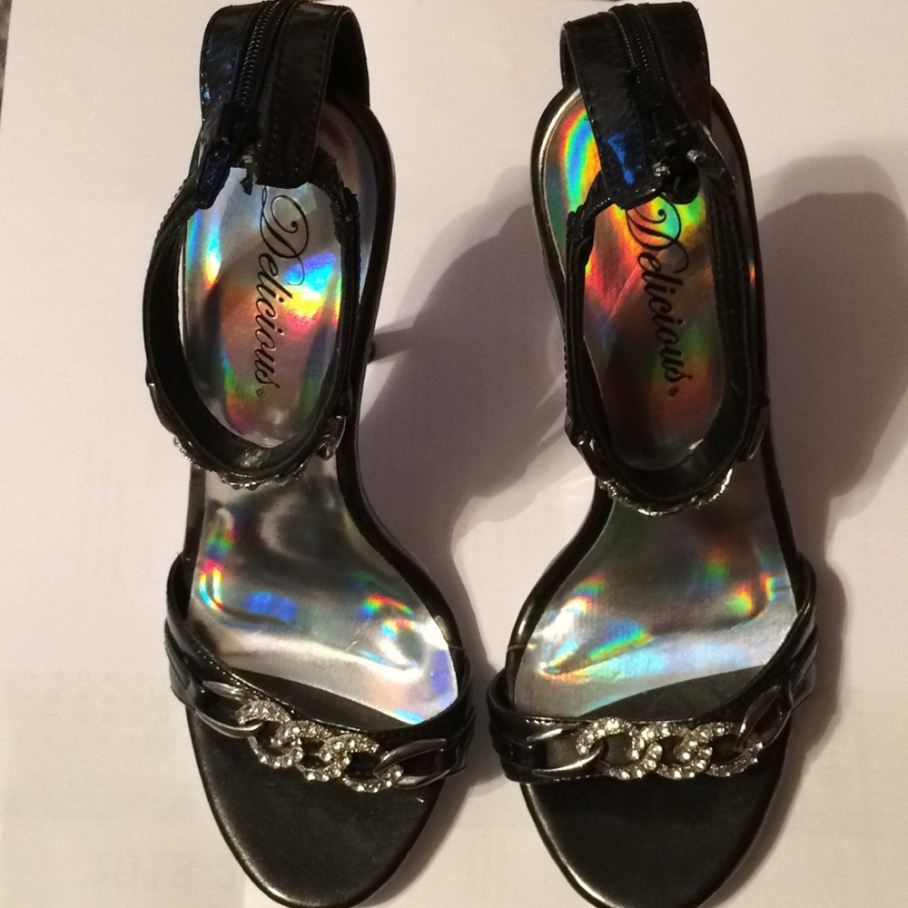 Delicious black/silver 3 in. heels